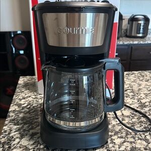 Gourmia Black and Stainless Steel Coffee Maker